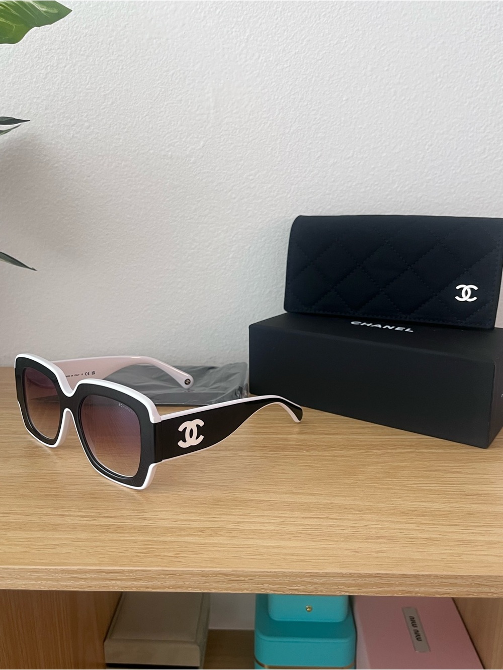 NWT CHANEL Sunglasses ch6059